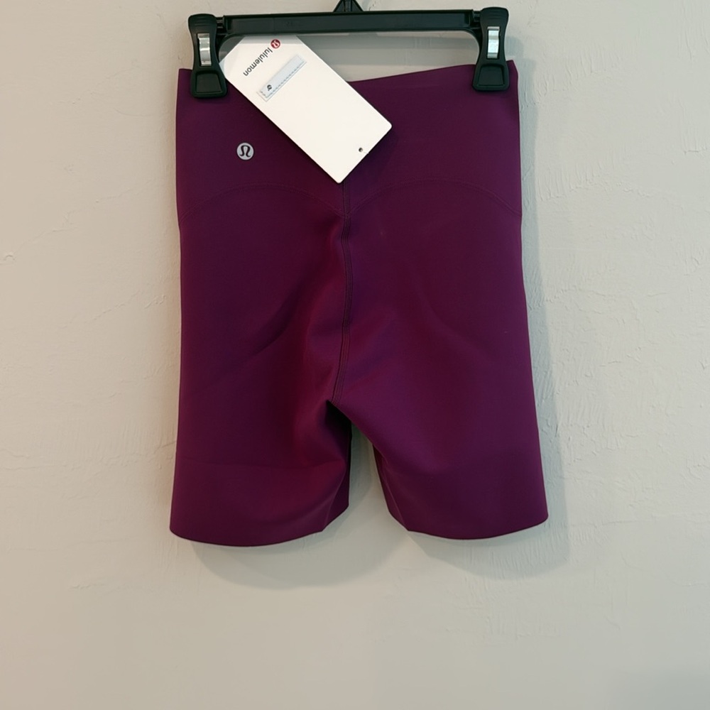 Lululemon Glow Up HR Short 6" - Picture 2 of 3